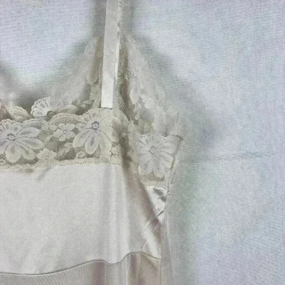 Lovely LACE Vintage LORRAINE Full SLIP Silky Nylon Floral Lace Size 34 Tall - Picture 10 of 10